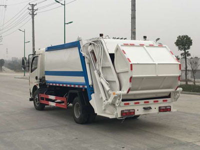 城市綠化就靠它 湖北潤力壓縮式垃圾車的專用價值