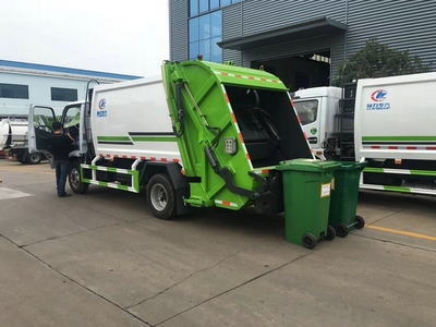 宜昌市環(huán)衛(wèi)與能源運輸領(lǐng)域的堅實伙伴 凱馬垃圾車與油罐車